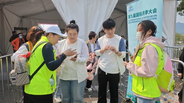 股票配资炒股网址 月季洲留下青春的模young